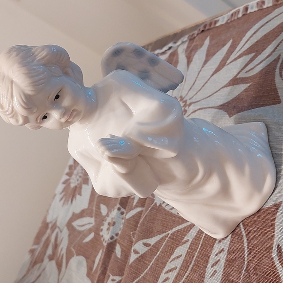 Porcelain Angel - Picture 2 of 8